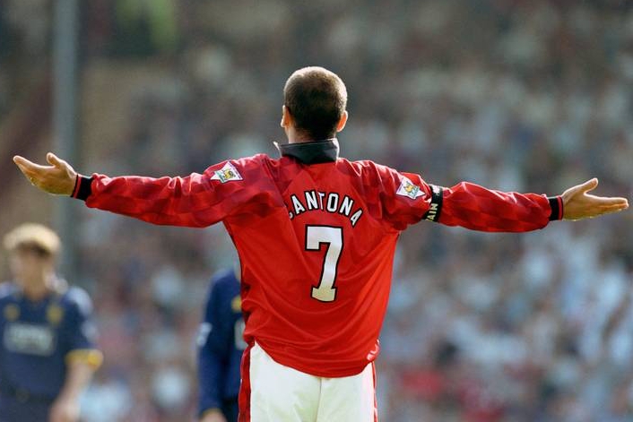 Số áo của Eric Cantona là bao nhiêu?