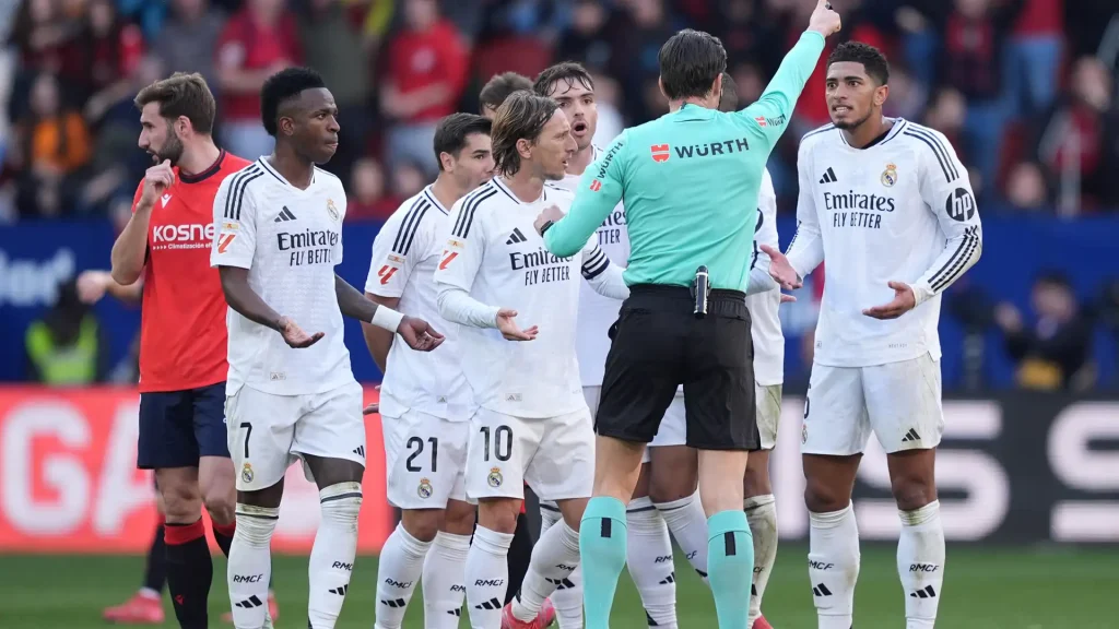 VAR gây bão, Real Madrid vỡ trận với ba thẻ đỏ