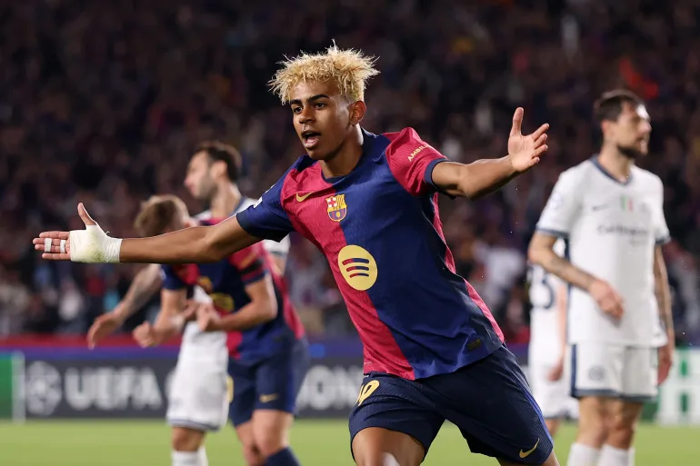 Lamine Yamal đã chiếm trọn niềm tin tại Nou Camp và cả tuyển quốc gia